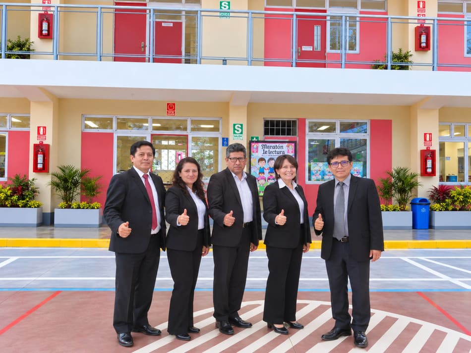 Equipo Directivo I.E. Víctor Raúl Haya de la Torre - INEI 046